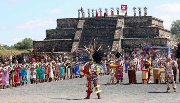 Image result for Prenden fuego de los Juegos Centroamericanos en TeotihuacÃ¡n